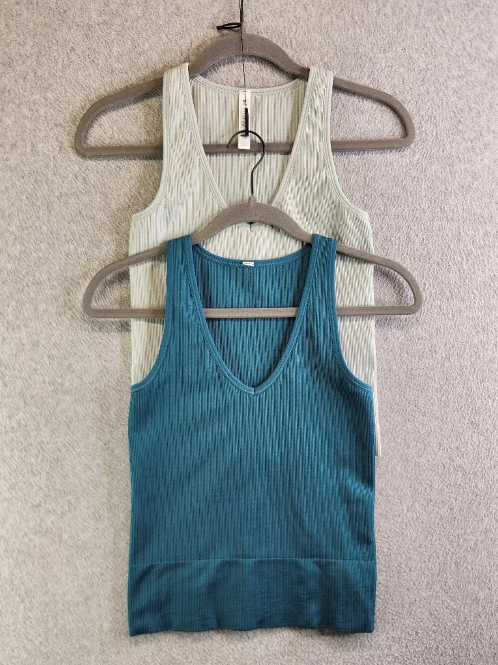 Athleta Top Womens XS Aurora Tank Camisole Ribbed Seamless Basic Set Of 2 - Picture 1 of 12